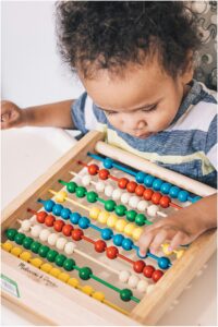 Toddler with the Einstein speech delay playing with a puzzle